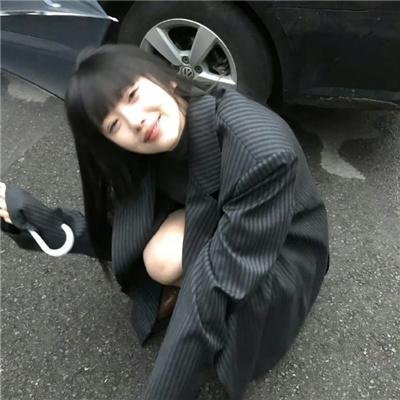 老牌影帝被曝新恋情浮出水面，短时间内豪宅门口画面流出